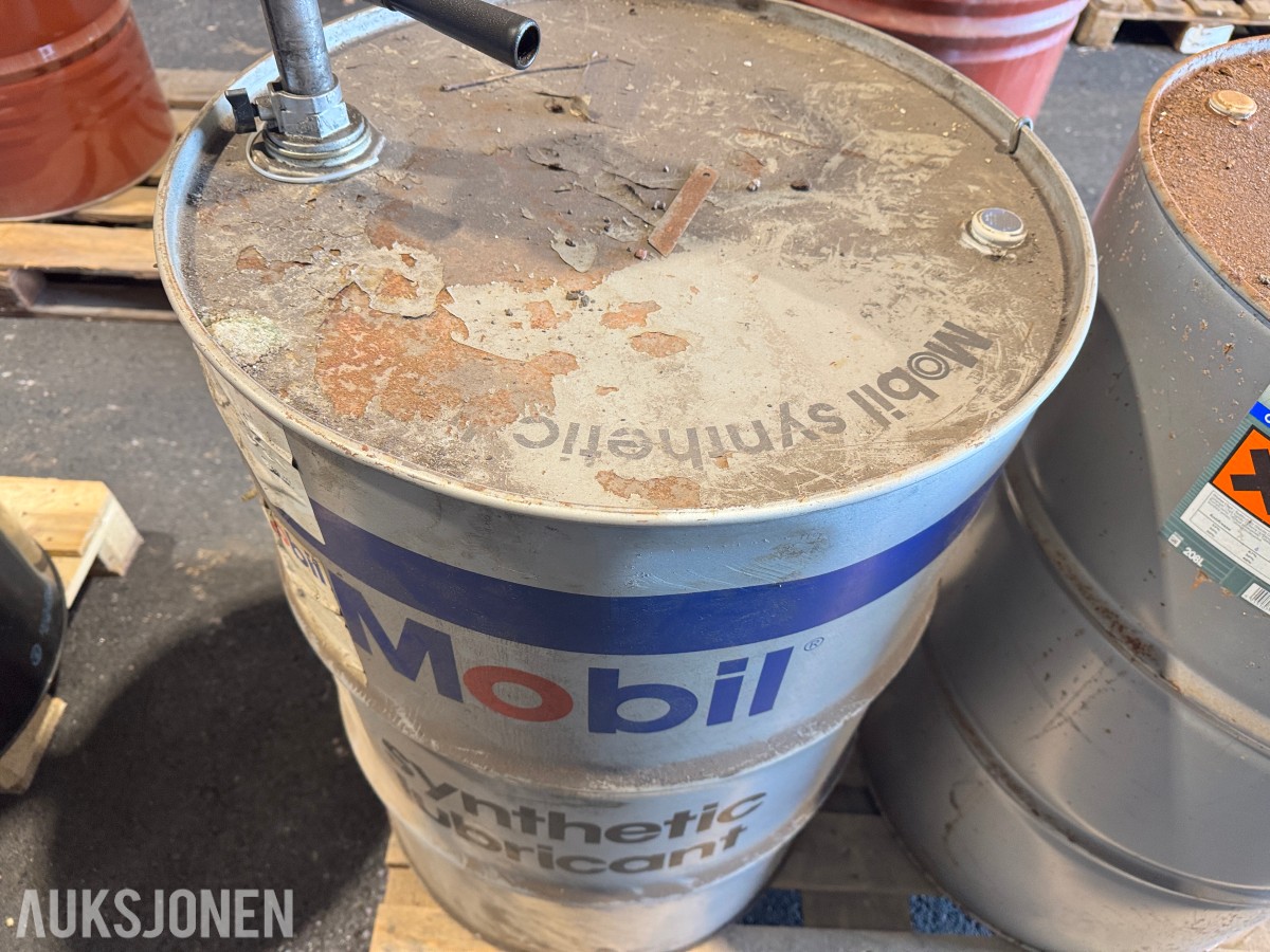 2 stk fat - Mobil ATF SHC / Antifreeze (automatgirolje/kjølevæske)
