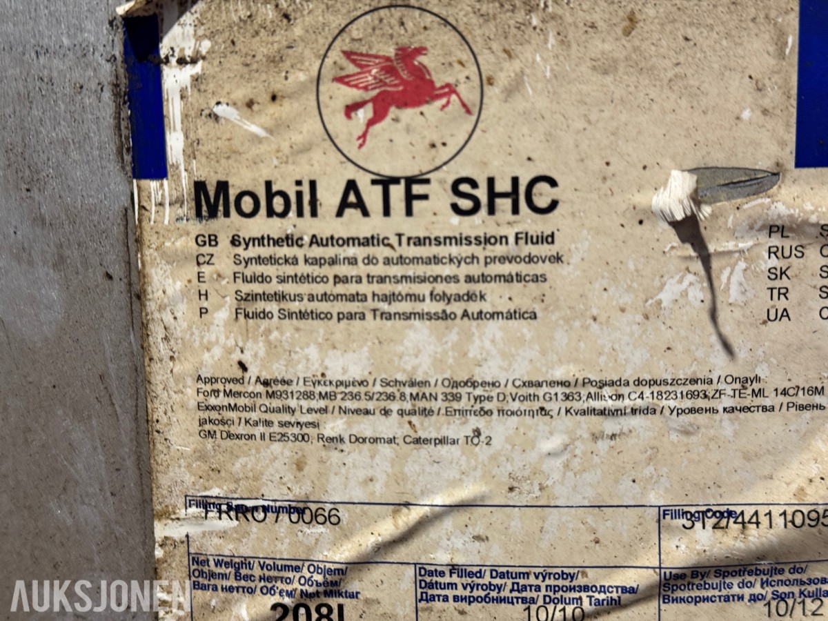 2 stk fat - Mobil ATF SHC / Antifreeze (automatgirolje/kjølevæske)