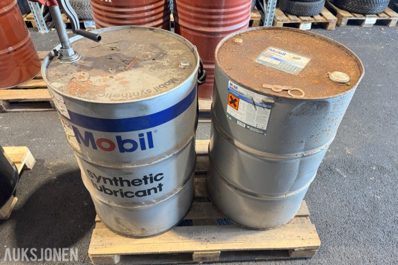 2 stk fat - Mobil ATF SHC / Antifreeze (automatgirolje/kjølevæske)