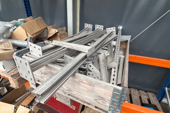 Parti varmforzinket festemateriell for kabelbro - monteringsskinner og veggkonsoller - koblingsbokser og CEE-materiell