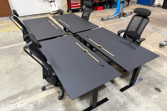 4 stk HÅG SoFi kontorstoler med 4 stk Swedstyle elektriske hev-/senk skrivebord 140 × 80 cm