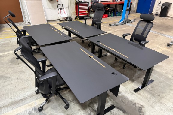 4 stk HÅG SoFi kontorstoler med 4 stk Swedstyle elektriske hev-/senk skrivebord 140 × 80 cm