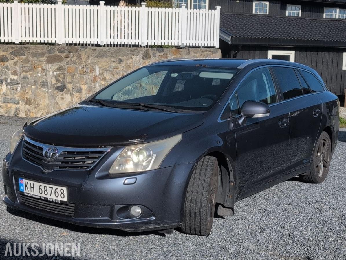 2010 Toyota Avensis 2.0 126hk executive skinnseter el seter
