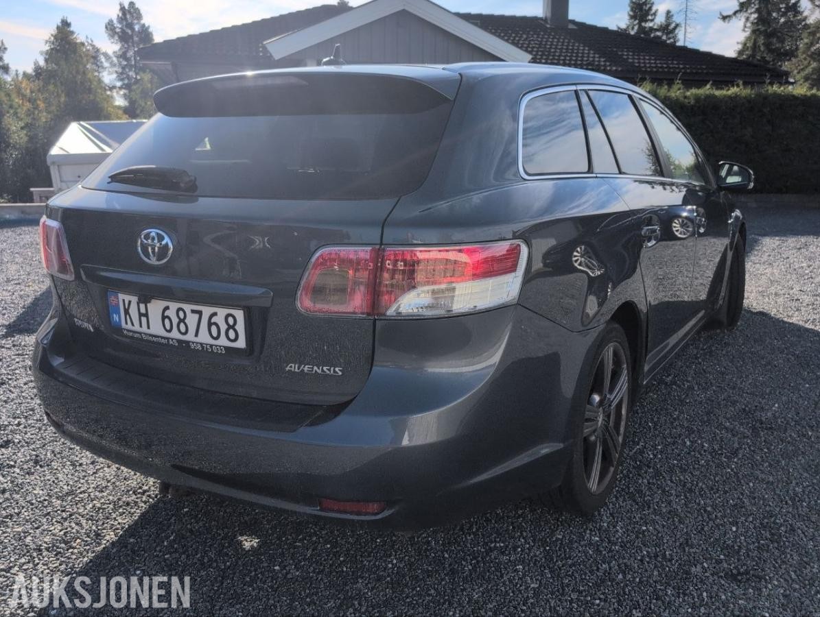 2010 Toyota Avensis 2.0 126hk executive skinnseter el seter