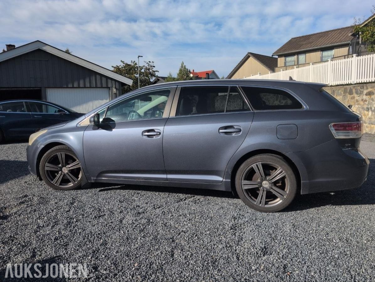 2010 Toyota Avensis 2.0 126hk executive skinnseter el seter