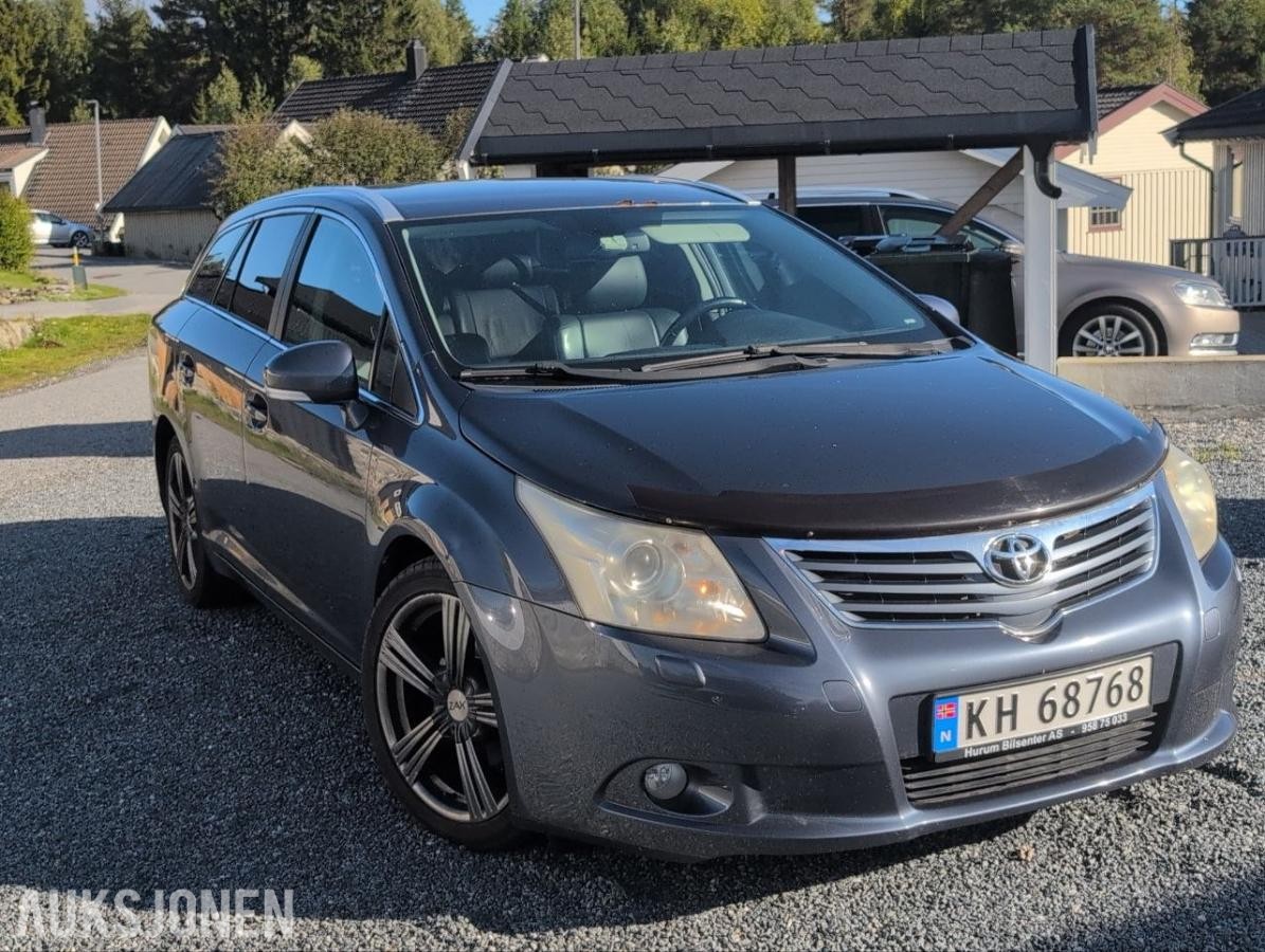 2010 Toyota Avensis 2.0 126hk executive skinnseter el seter