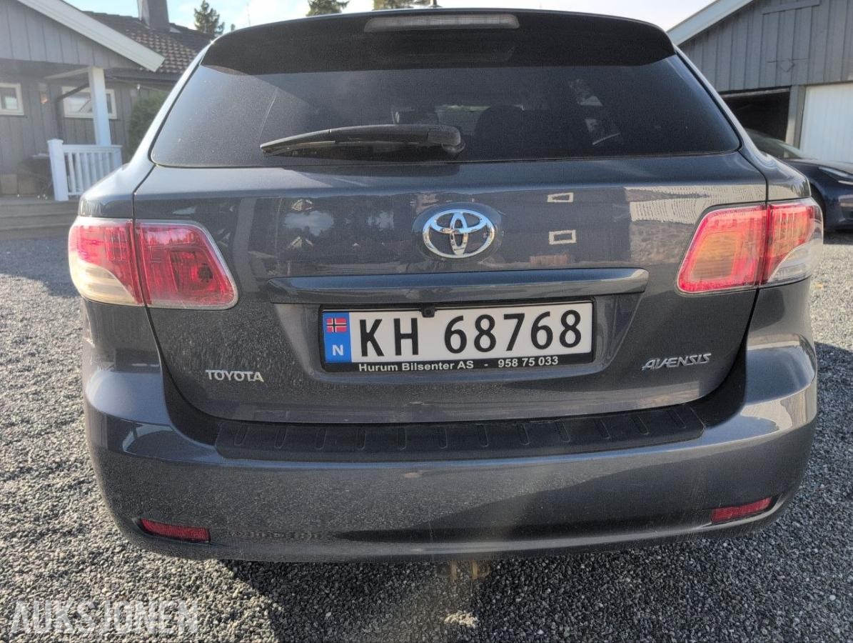 2010 Toyota Avensis 2.0 126hk executive skinnseter el seter
