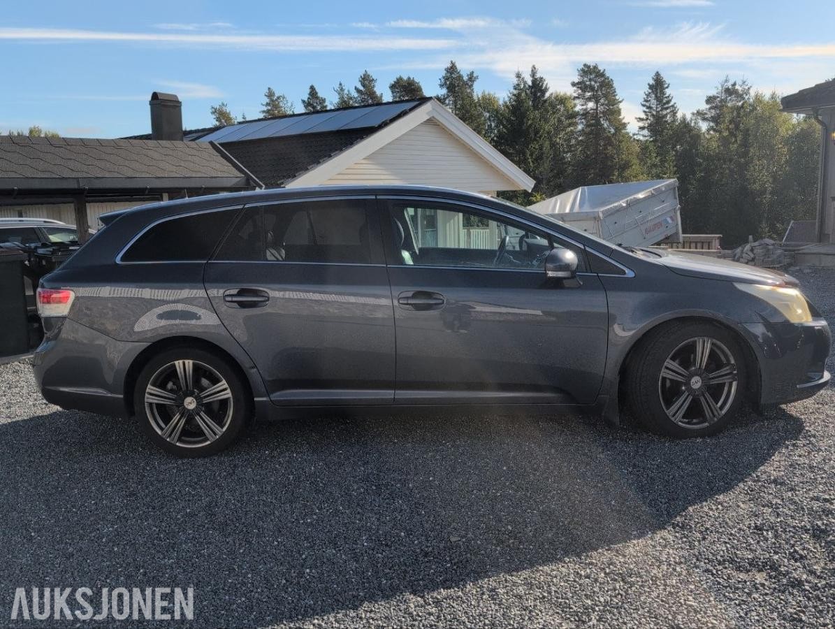 2010 Toyota Avensis 2.0 126hk executive skinnseter el seter