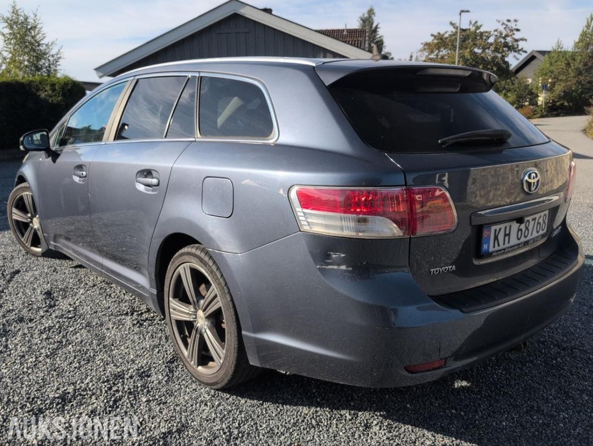 2010 Toyota Avensis 2.0 126hk executive skinnseter el seter
