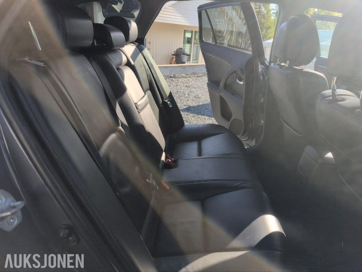 2010 Toyota Avensis 2.0 126hk executive skinnseter el seter