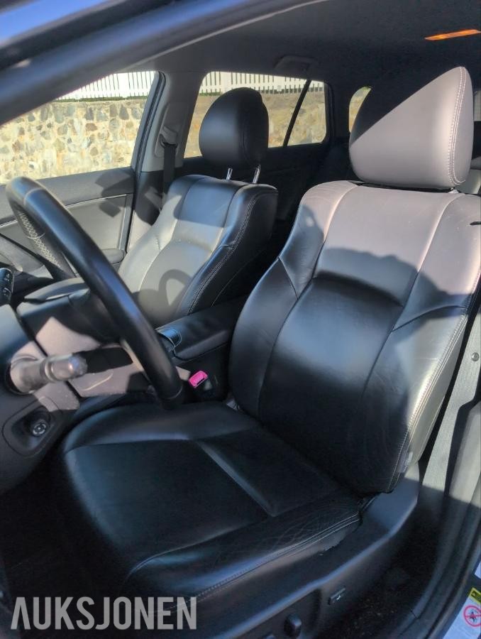 2010 Toyota Avensis 2.0 126hk executive skinnseter el seter