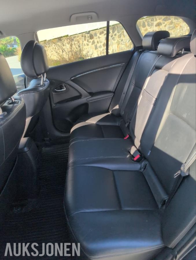 2010 Toyota Avensis 2.0 126hk executive skinnseter el seter