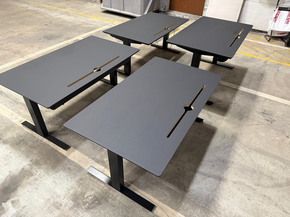 4 stk SWEDSTYLE elektriske hev/senk skrivebord 140 × 80 cm