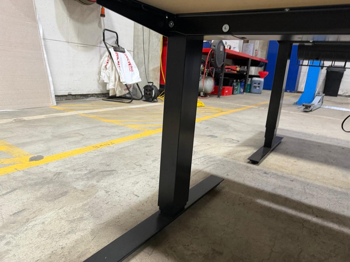 4 stk SWEDSTYLE elektriske hev/senk skrivebord 140 × 80 cm