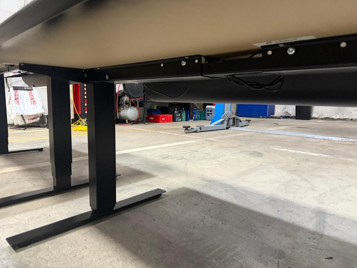 4 stk SWEDSTYLE elektriske hev/senk skrivebord 140 × 80 cm