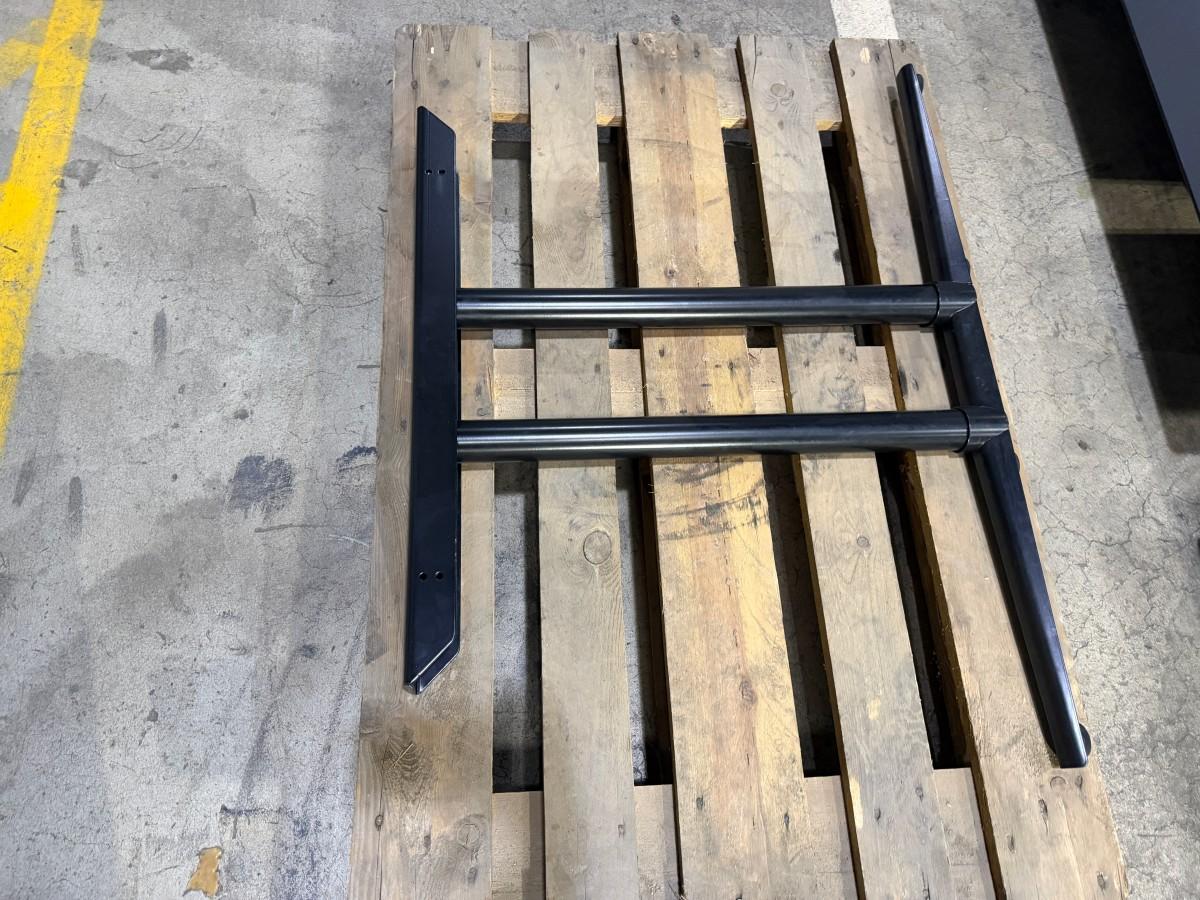 2 stk. JAZZ Executive møtebord 1400 x 1200 mm
