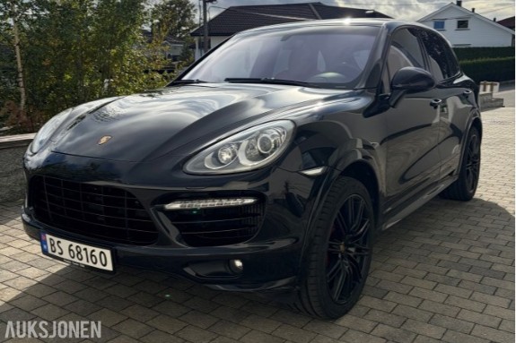 2014 PORSCHE CAYENNE TURBO S V8 551HK PDCC, PASM, BURMESTER, SPORT CHRONO