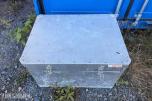 4 stk. oppbevaringskasser i metall/aluminium med diverse festemateriell