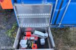 4 stk. oppbevaringskasser i metall/aluminium med diverse festemateriell
