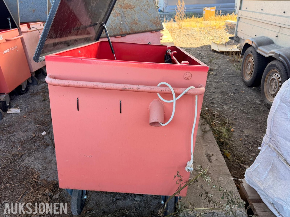 13 stk. Jonex verktøykasser på hjul