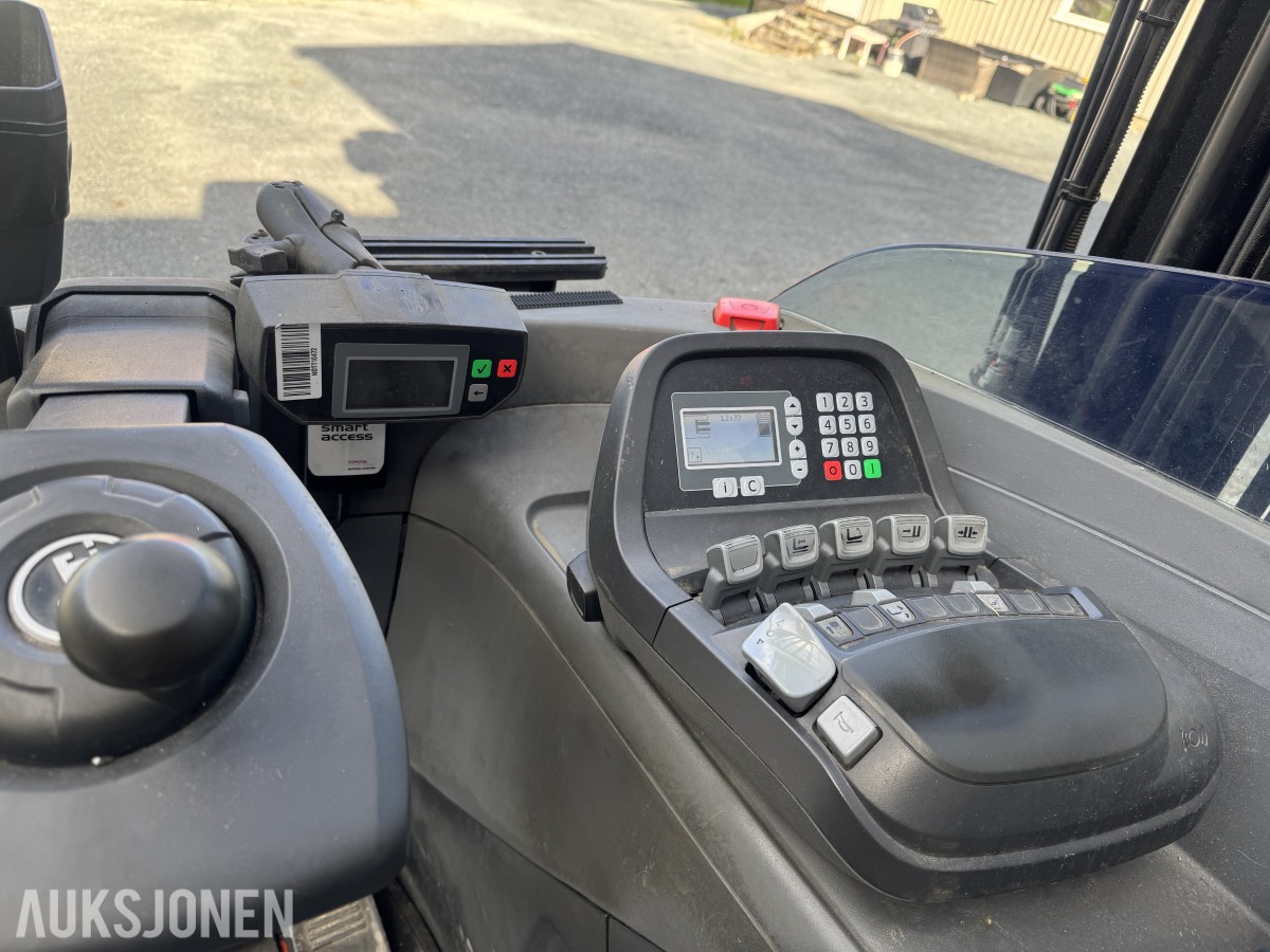 2015 BT TXH6750 SKYVEMASTTRUCK