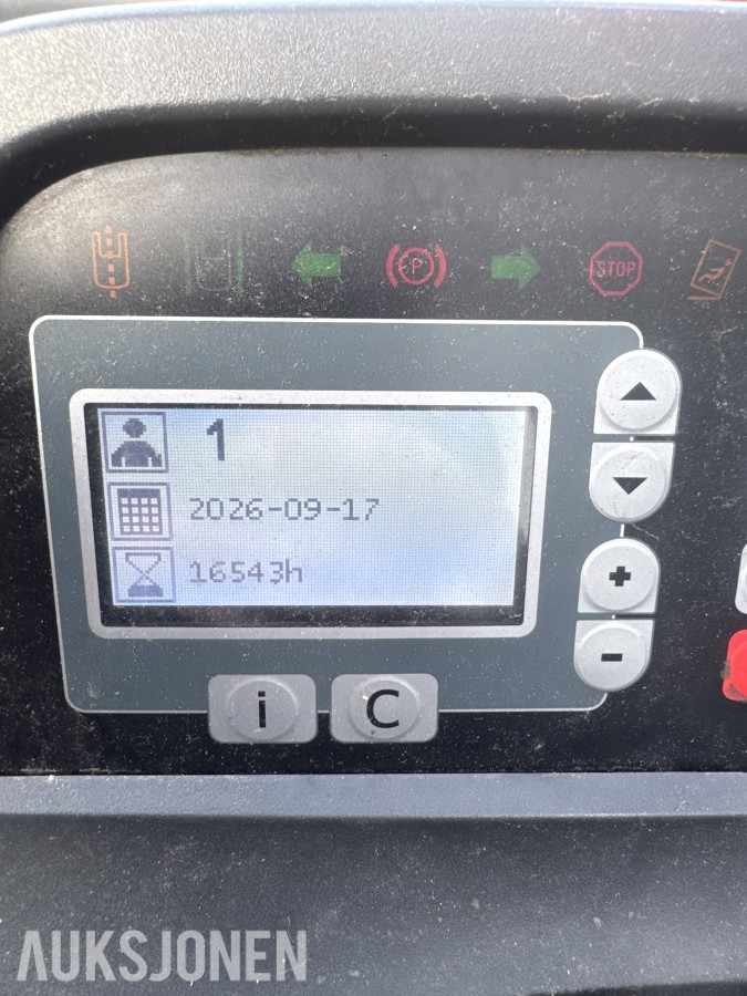 2015 BT TXH6750 SKYVEMASTTRUCK