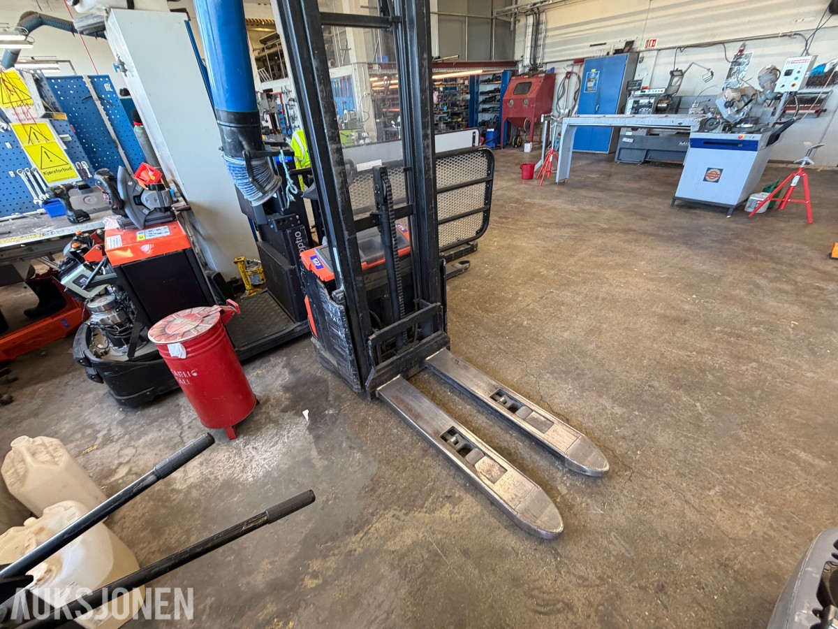 2011 BT SWE120L ledestabler, 24V, løftehøyde 3300 mm