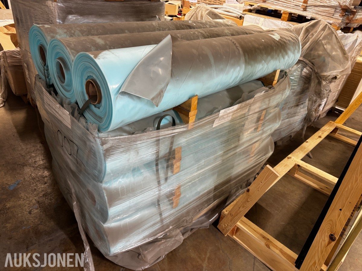 1 pall med plast 12 ruller dampsperre