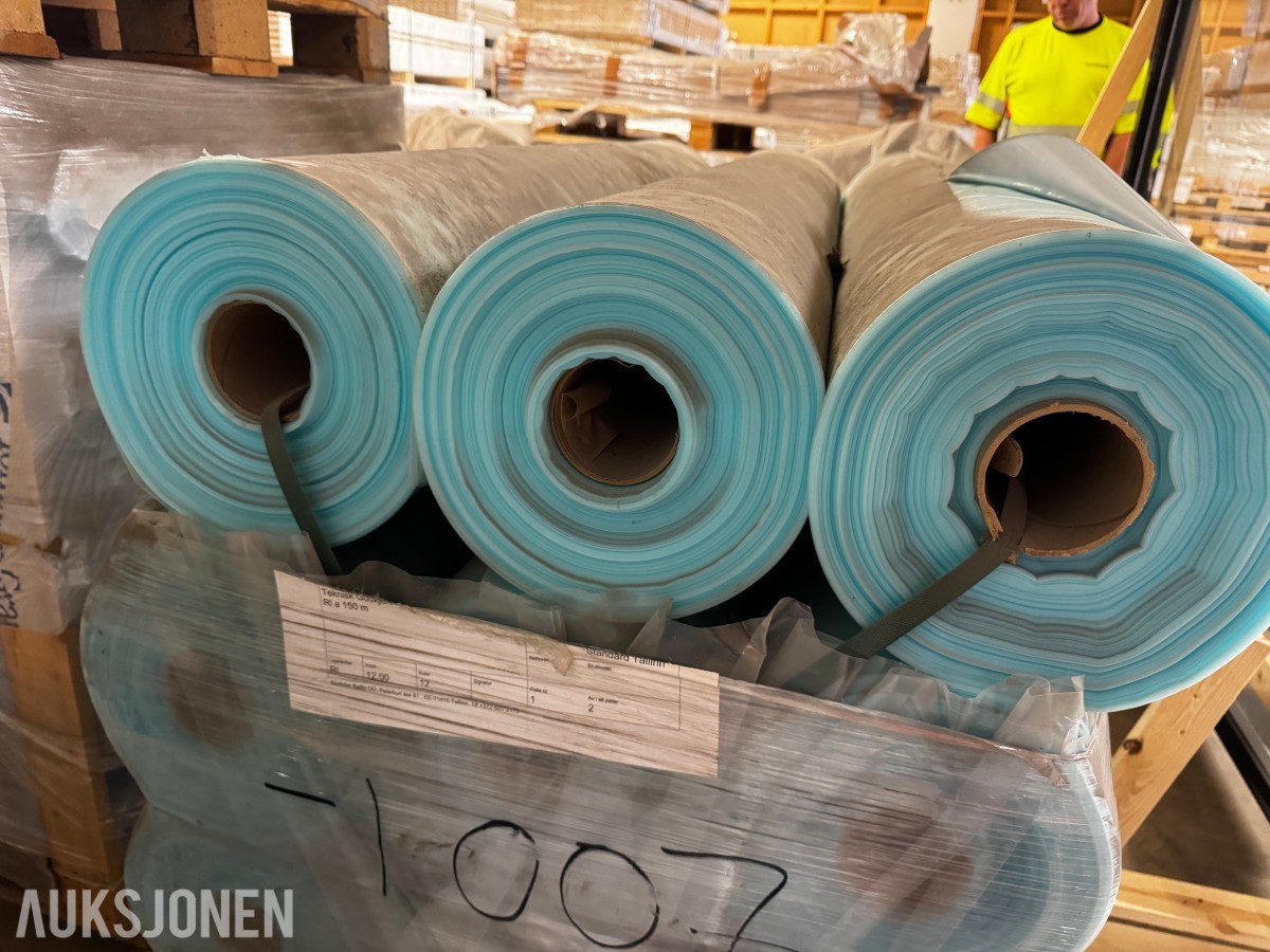 1 pall med plast 12 ruller dampsperre