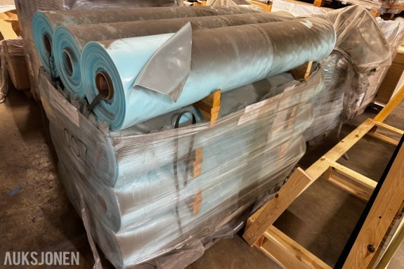 1 pall med plast 12 ruller dampsperre