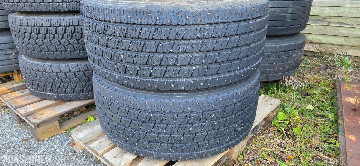 2 stk. Kumho KWA03 385/55 R22.5 piggdekk
