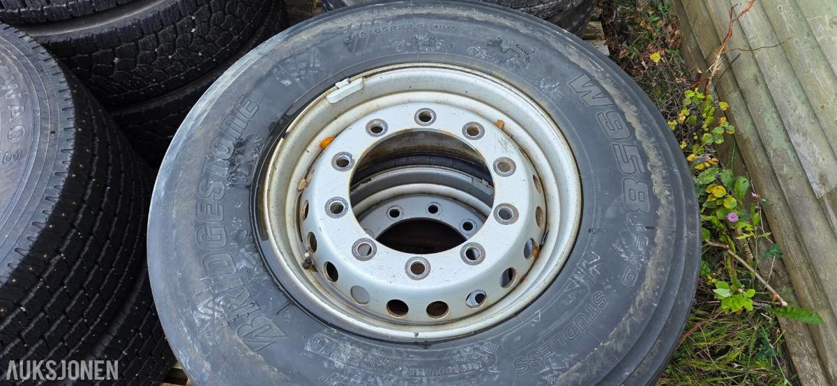 2 stk. Bridgestone W958 EVO Studless 385/65 R22.5