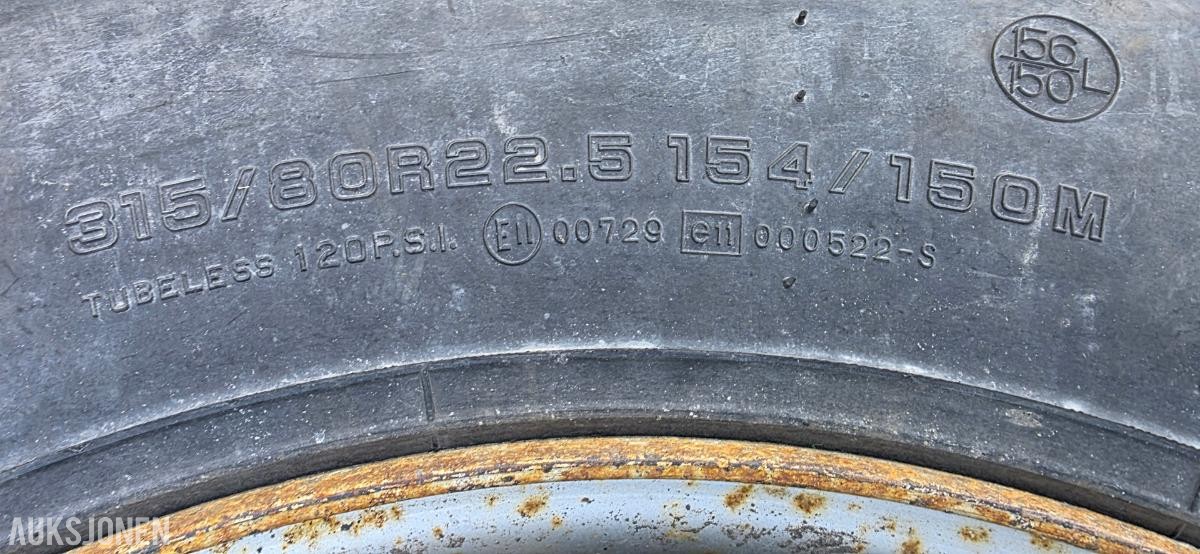3 stk. lastebildekk på felg, blandet parti 315/80R22.5 og 385/80R22.5
