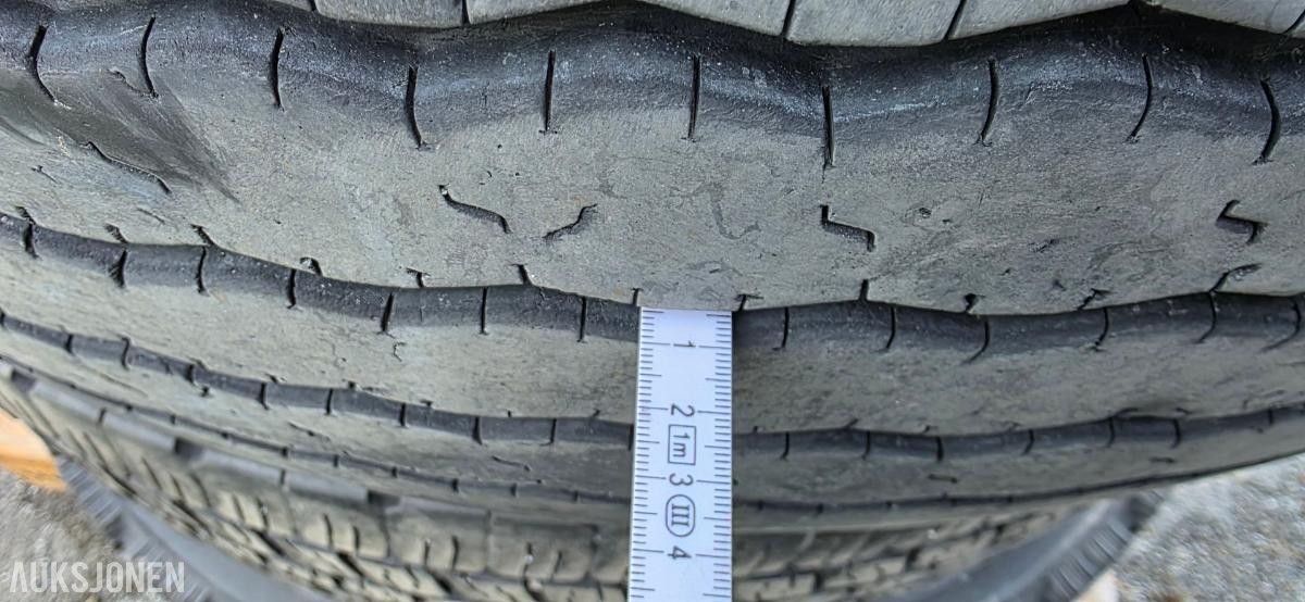 3 stk. lastebildekk på felg, blandet parti 315/80R22.5 og 385/80R22.5