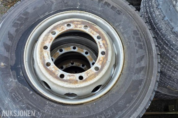 4 stk. Nokian Tyres Hakkapeliitta Truck E 295/80R22.5 lastebildekk, på felg