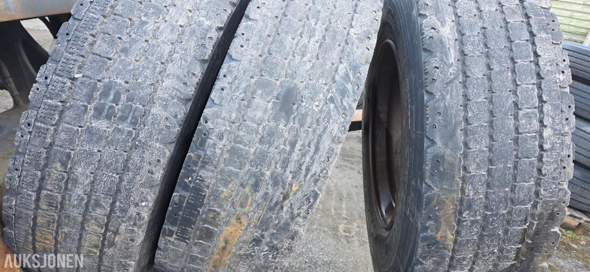 8 stk. Bridgestone RW-Drive 295/80R22.5 152/148M, M+S, på stålfelg
