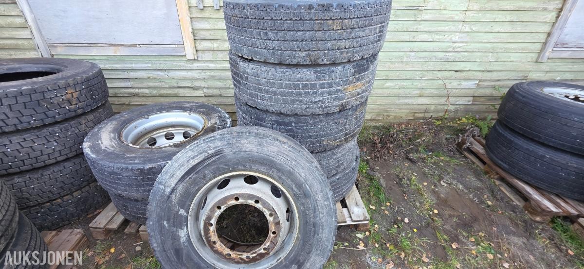 8 stk. Bridgestone RW-Drive 295/80R22.5 152/148M, M+S, på stålfelg