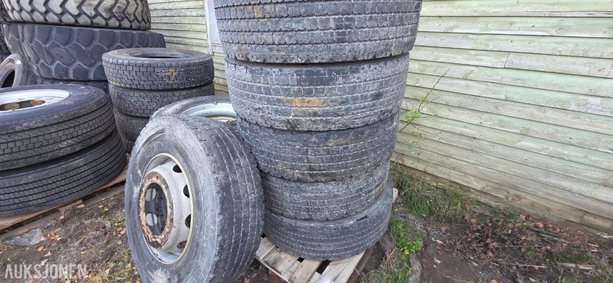 8 stk. Bridgestone RW-Drive 295/80R22.5 152/148M, M+S, på stålfelg