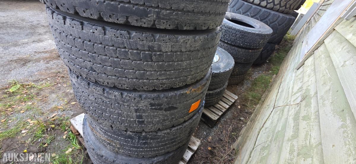 8 stk. Bridgestone RW-Drive 295/80R22.5 152/148M, M+S, på stålfelg