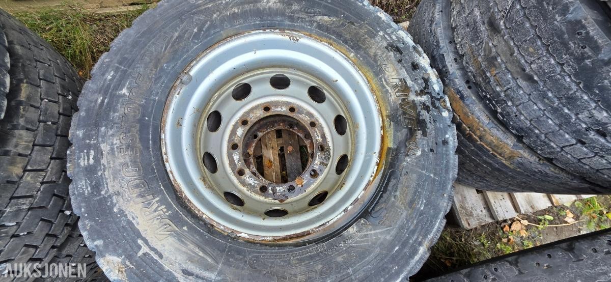 8 stk. Bridgestone RW-Drive 295/80R22.5 152/148M, M+S, på stålfelg