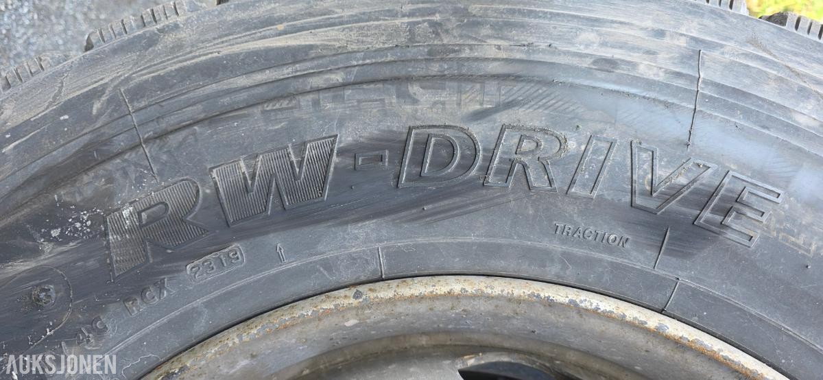 8 stk. Bridgestone RW-Drive 295/80R22.5 152/148M, M+S, på stålfelg
