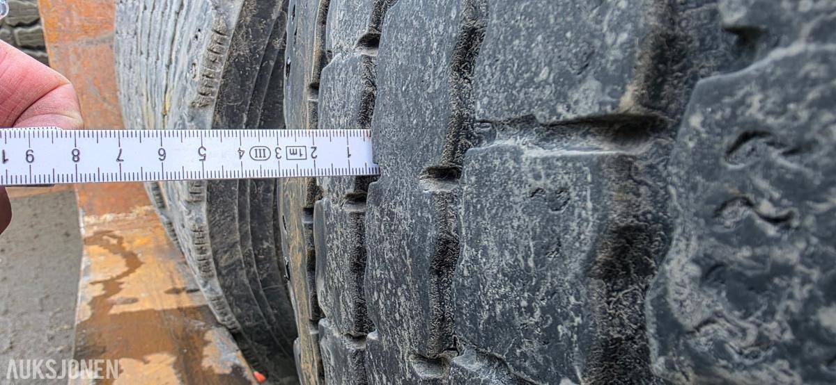 8 stk. Bridgestone RW-Drive 295/80R22.5 152/148M, M+S, på stålfelg