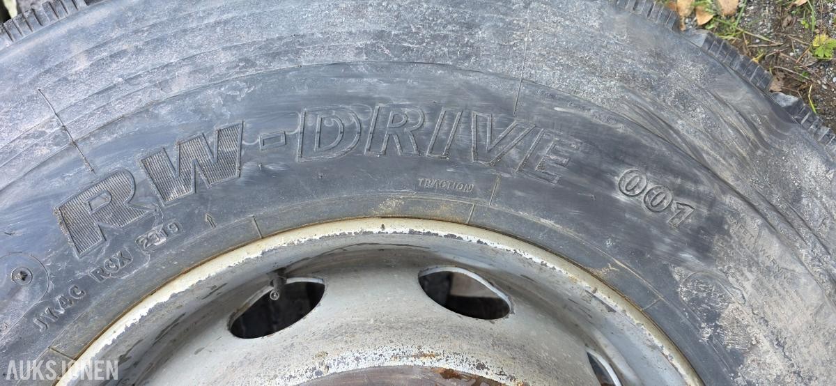 8 stk. Bridgestone RW-Drive 295/80R22.5 152/148M, M+S, på stålfelg