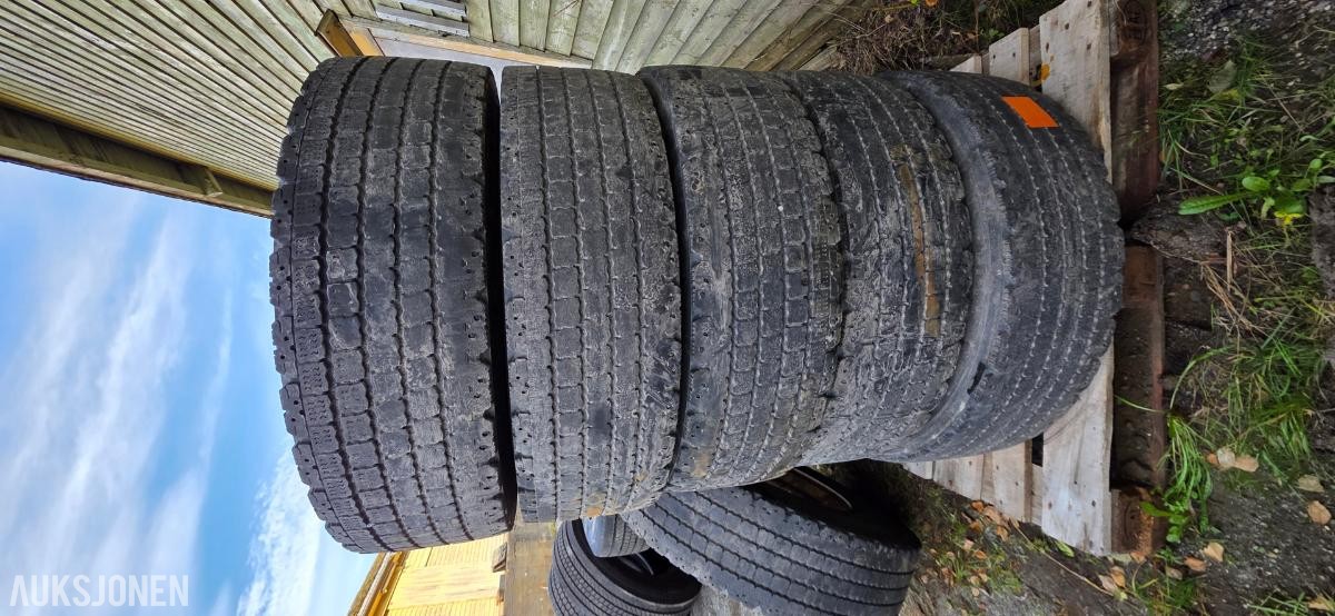 8 stk. Bridgestone RW-Drive 295/80R22.5 152/148M, M+S, på stålfelg