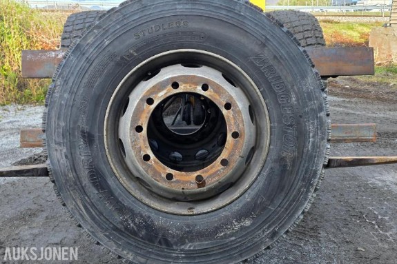 8 stk. Bridgestone RW-Drive 295/80R22.5 152/148M, M+S, på stålfelg