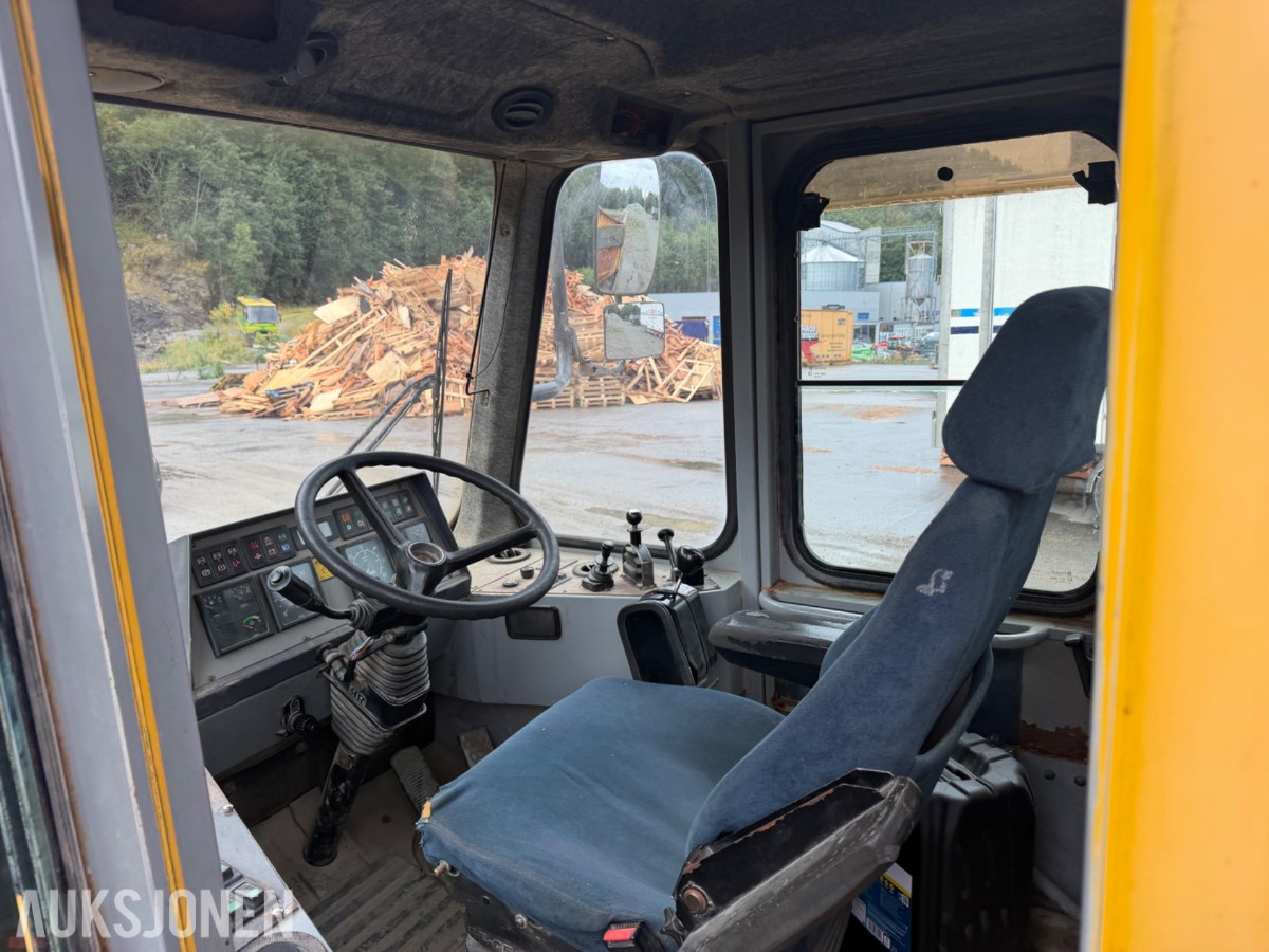 2000 Moxy MT30 Road 6X6 dumper