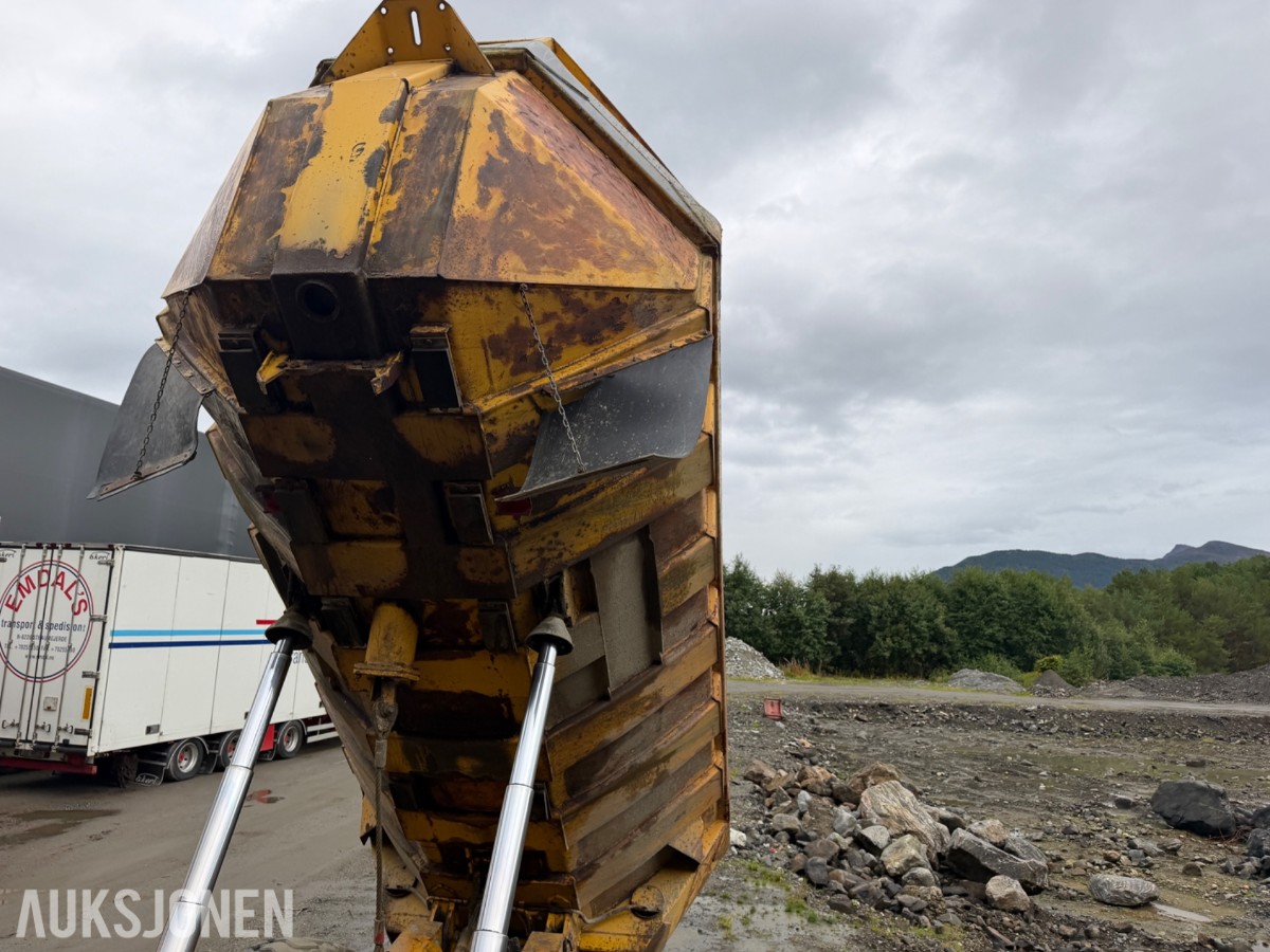 2000 Moxy MT30 Road 6X6 dumper