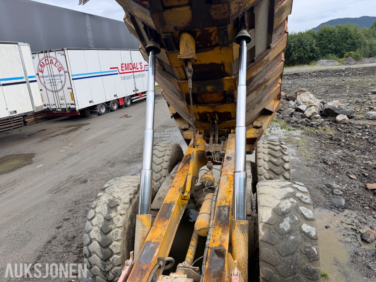 2000 Moxy MT30 Road 6X6 dumper