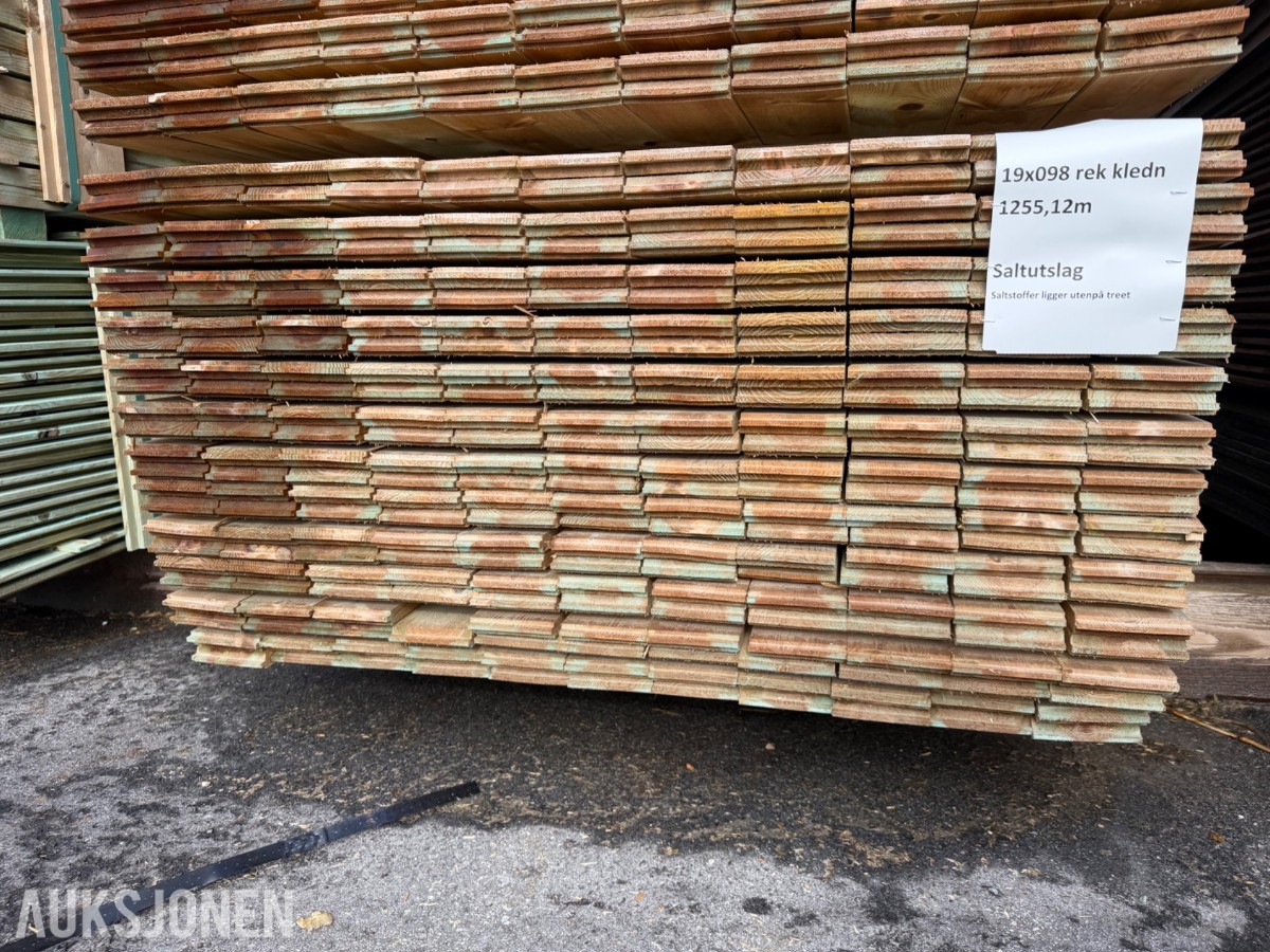 19 x 98 mm. Rektangulær kledning. Saltutslag