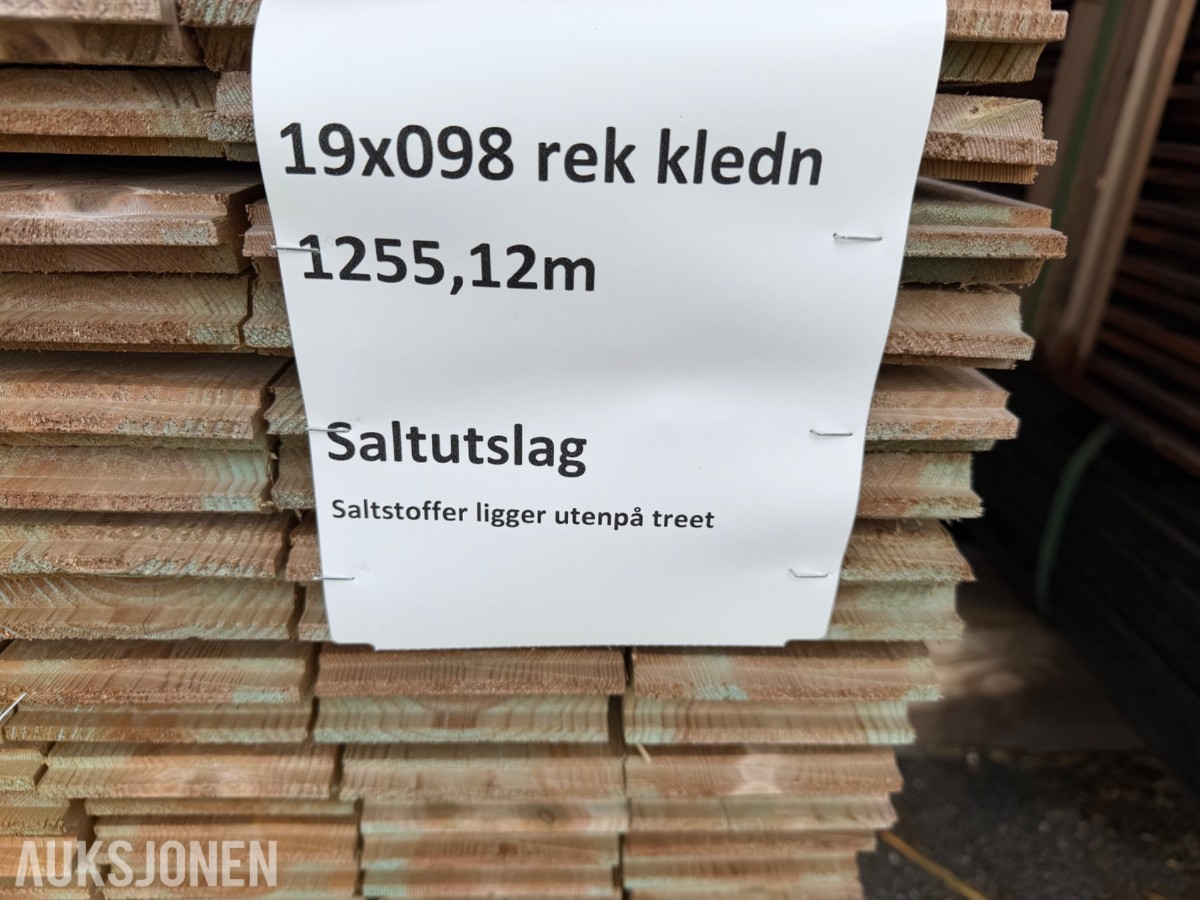 19 x 98 mm. Rektangulær kledning. Saltutslag